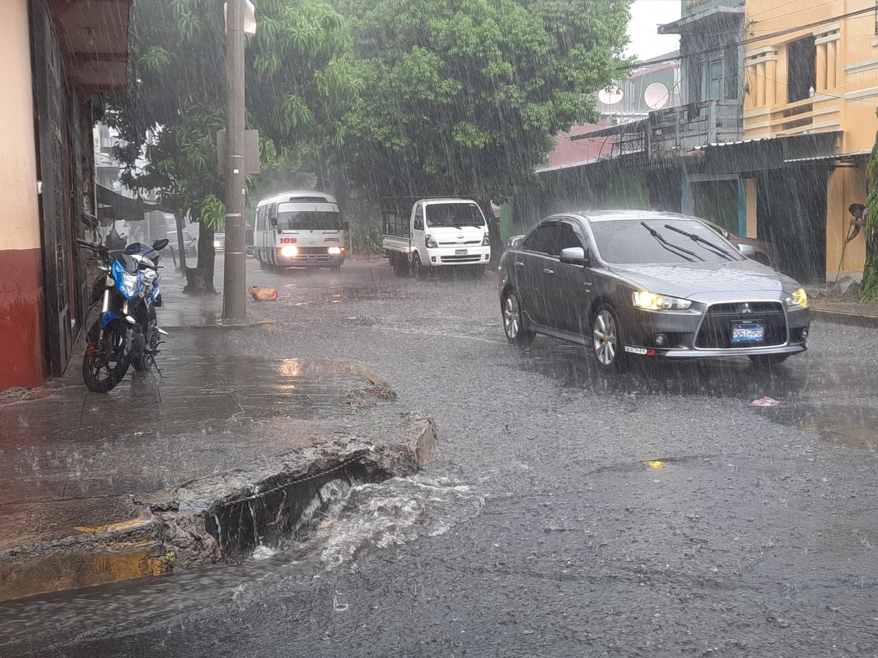 lluvias-seguiran-afectando-a-el-salvador-este-viernes